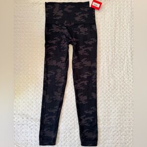 Spanx Look At Me Now Seamless Camo Leggings Black Camo High Rise Size M NWT